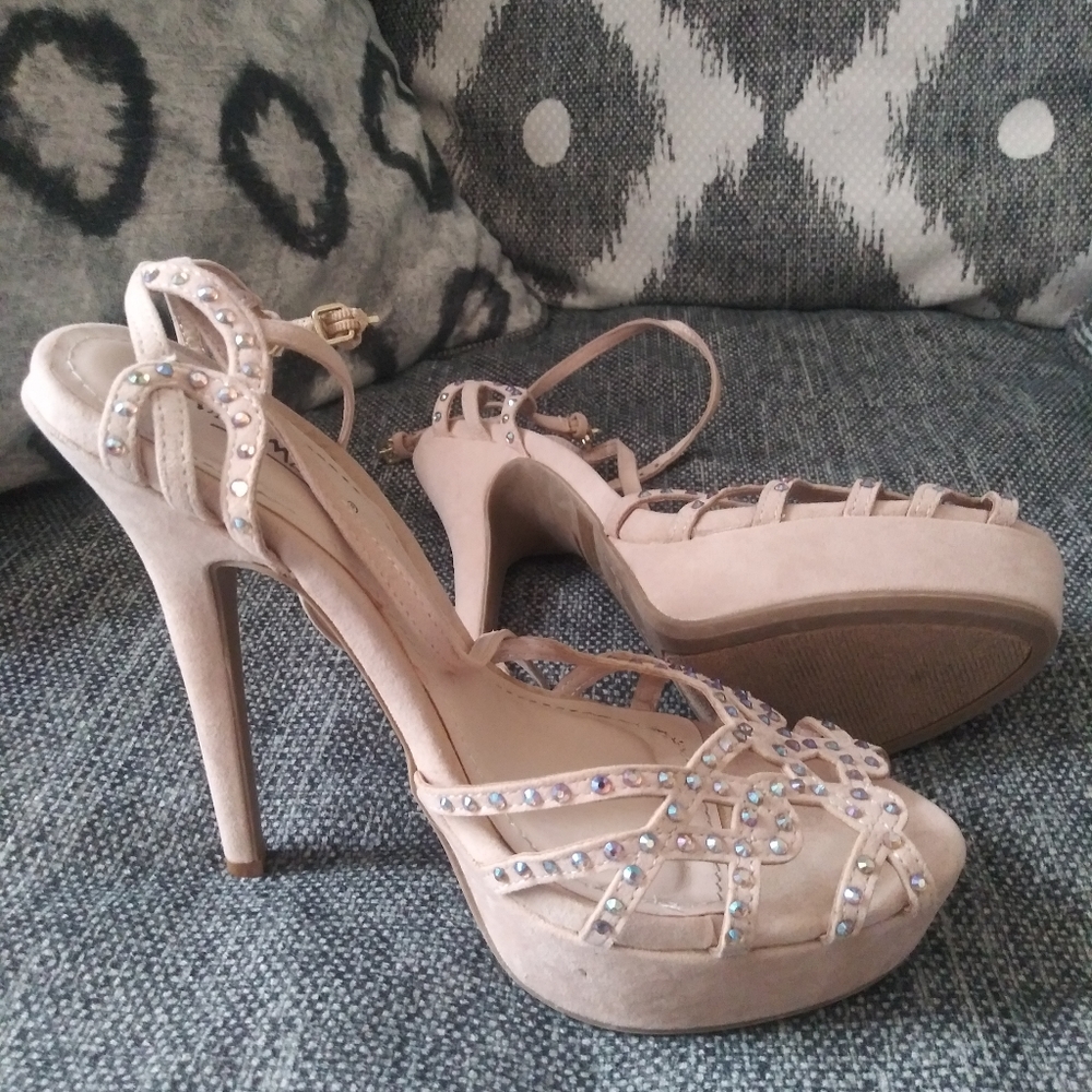 Anne Michelle heels